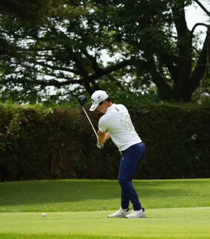 沖せいらのドライバースイング