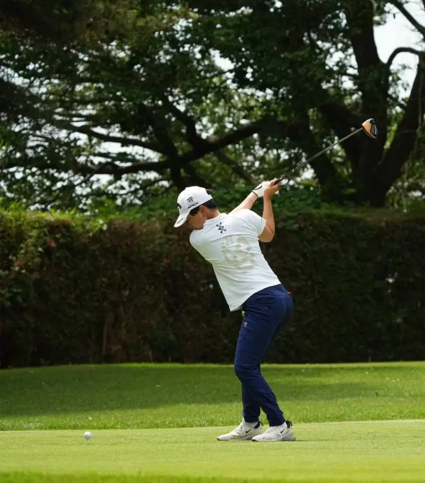 沖せいらのドライバースイング