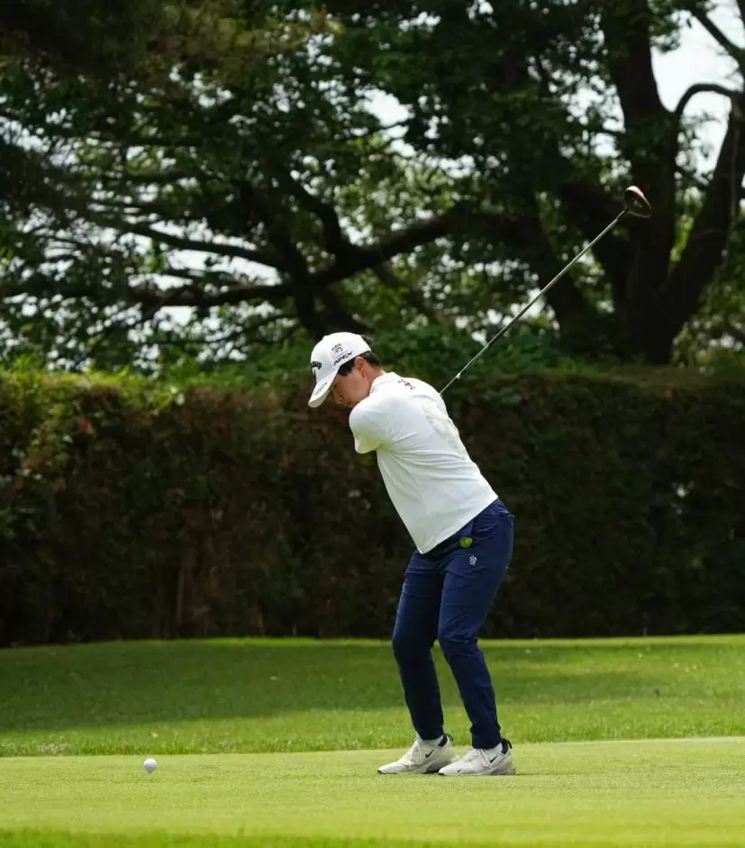 沖せいらのドライバースイング