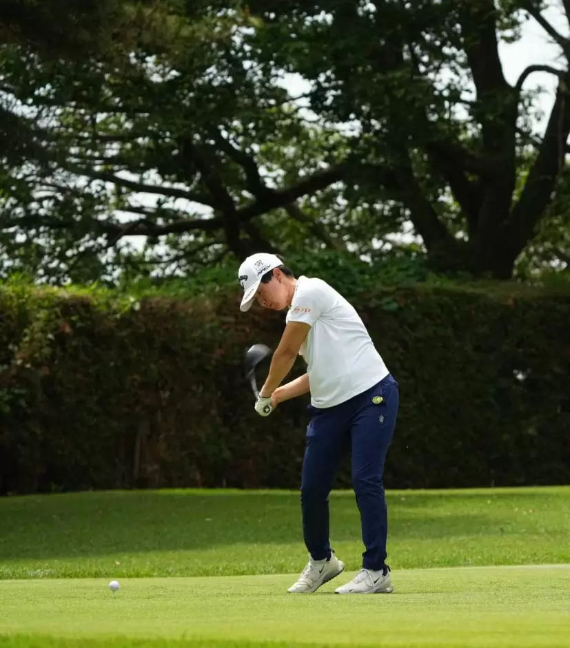 沖せいらのドライバースイング