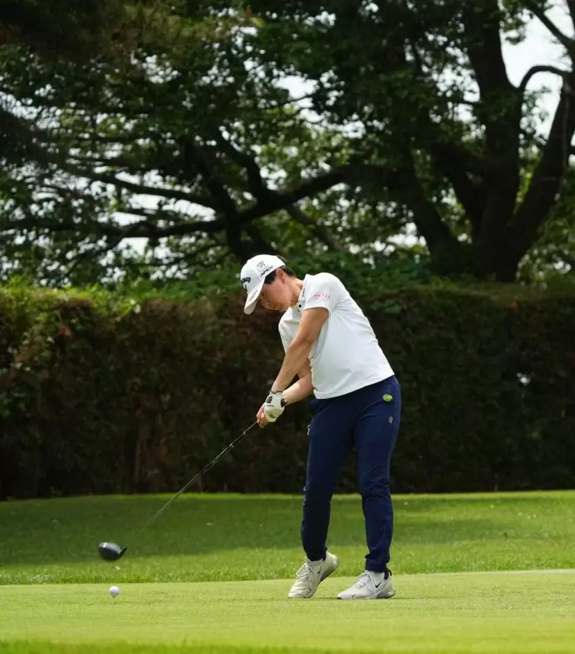 沖せいらのドライバースイング