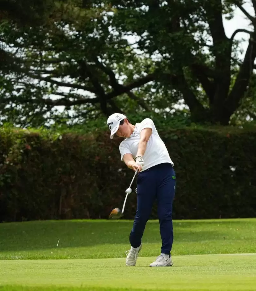 沖せいらのドライバースイング