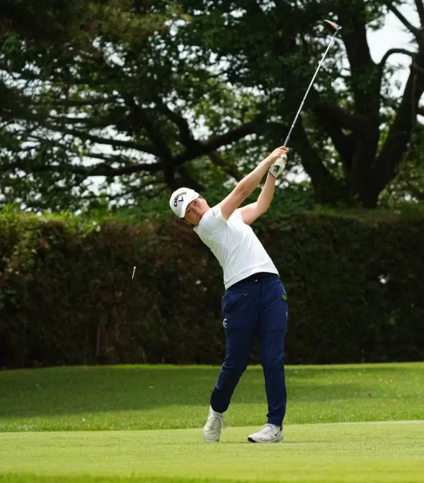 沖せいらのドライバースイング