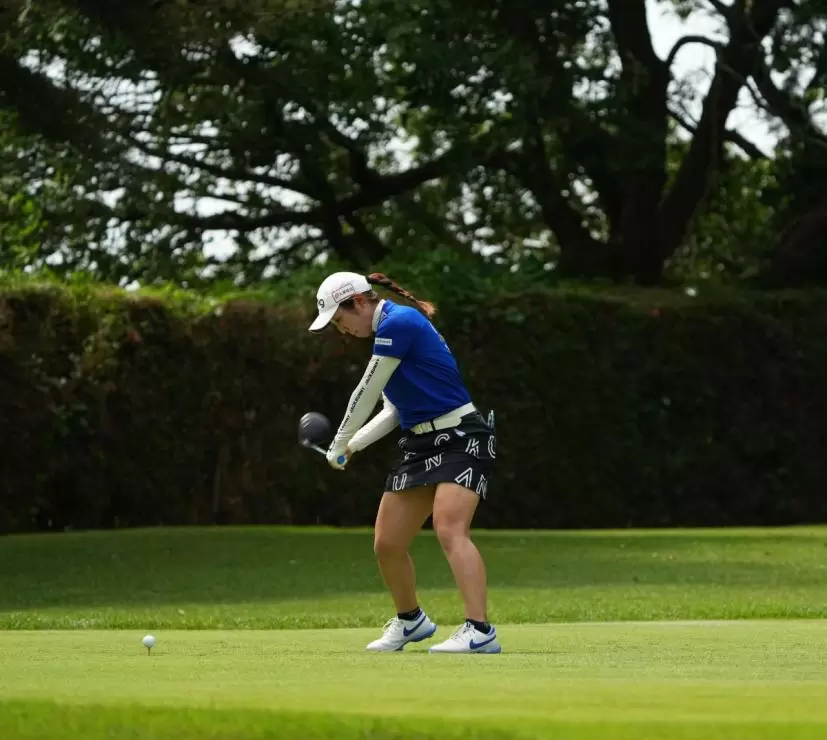 佐久間朱莉のドライバースイング