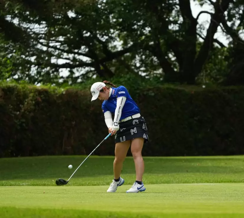 佐久間朱莉のドライバースイング