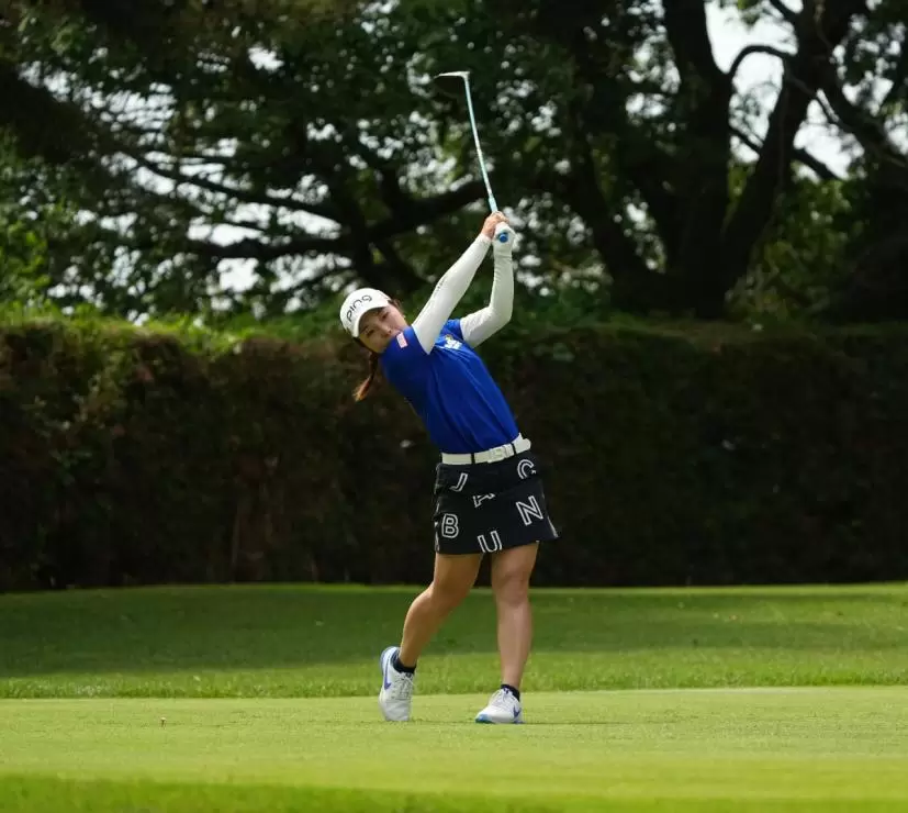 佐久間朱莉のドライバースイング