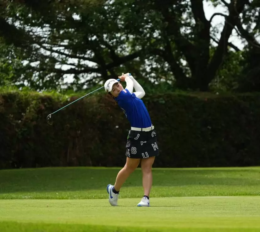 佐久間朱莉のドライバースイング