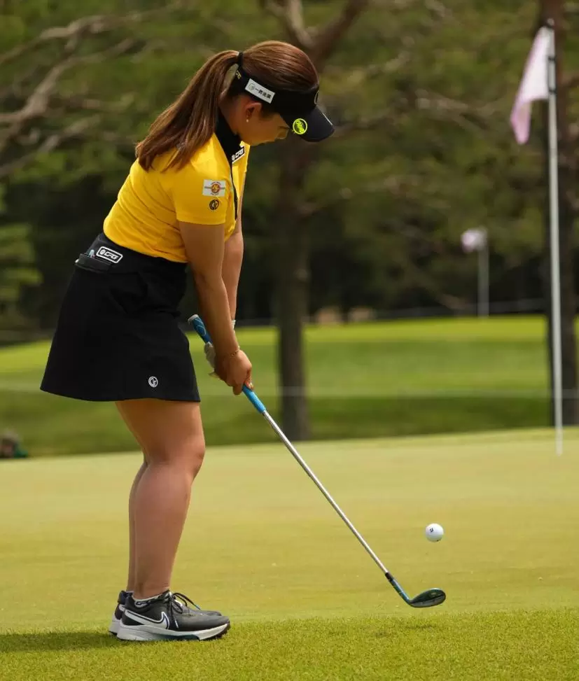 吉本ひかるのウェッジスイング