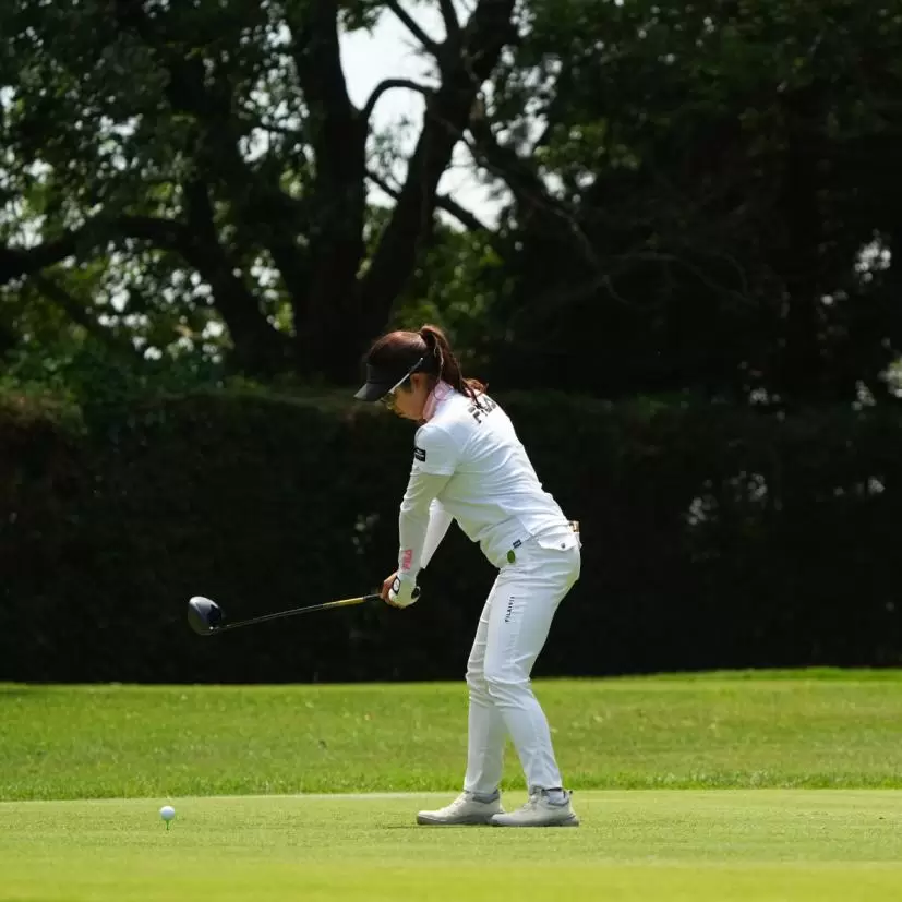 天本ハルカのドライバースイング