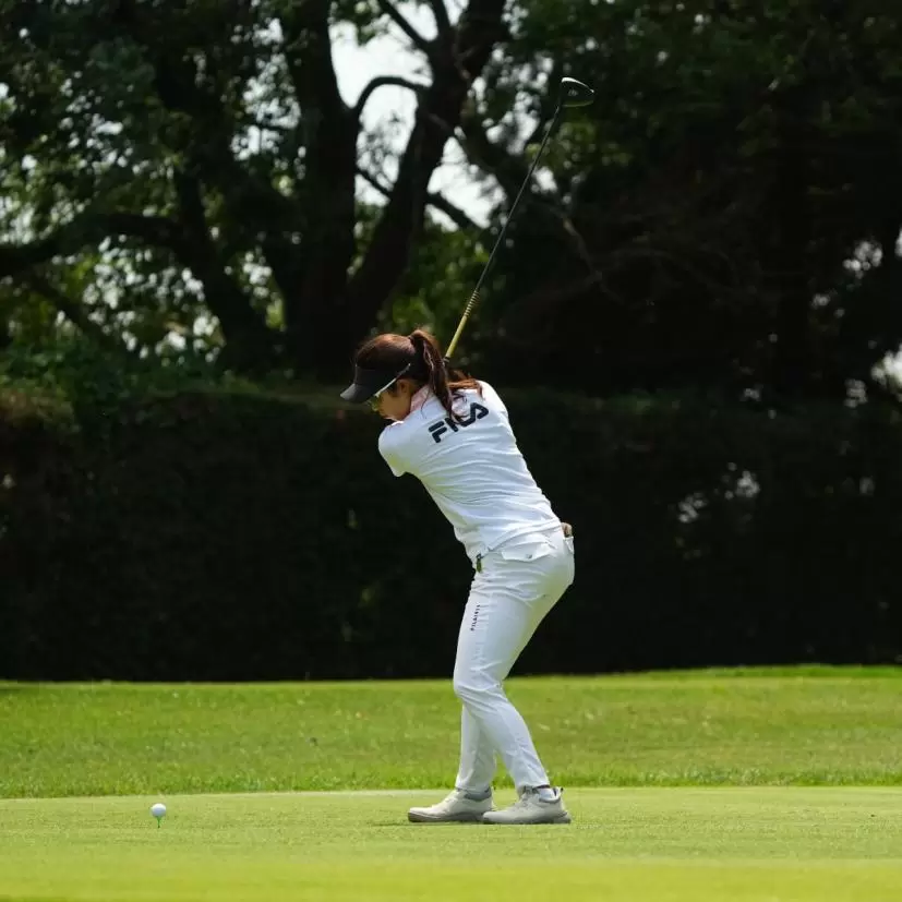 天本ハルカのドライバースイング