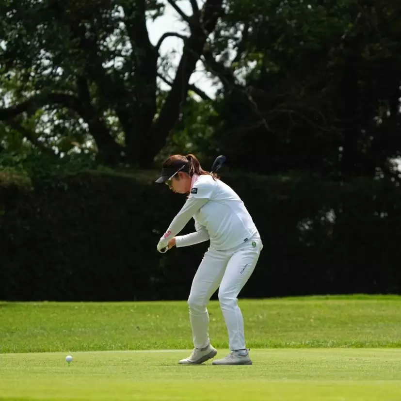 天本ハルカのドライバースイング