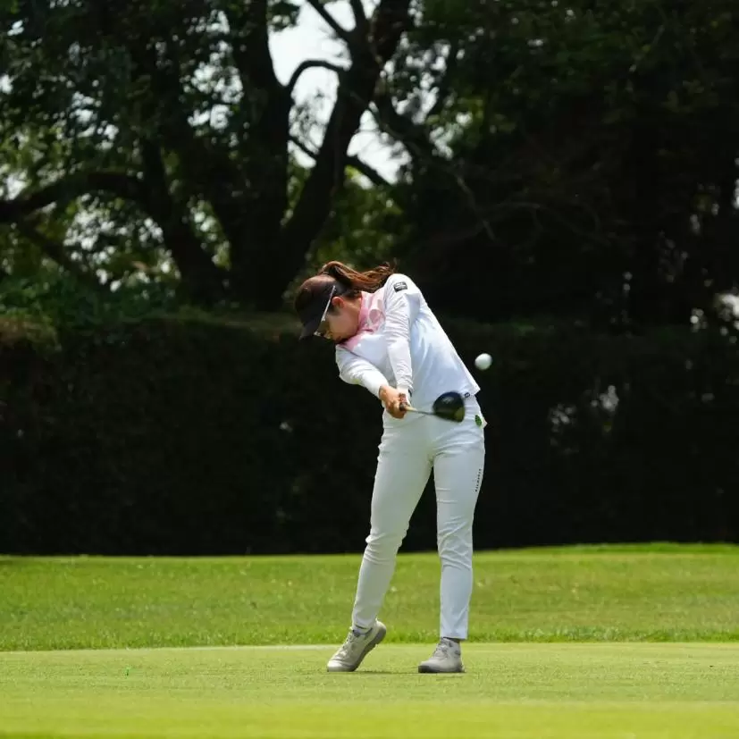 天本ハルカのドライバースイング