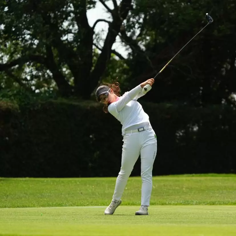 天本ハルカのドライバースイング