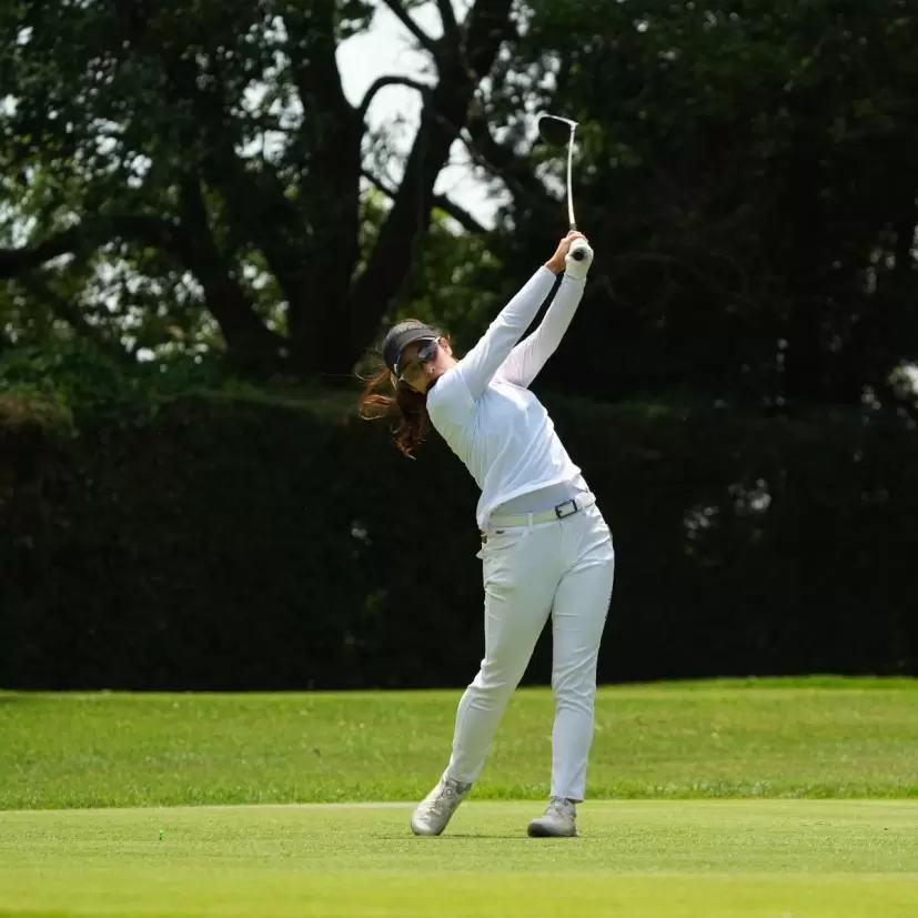 天本ハルカのドライバースイング