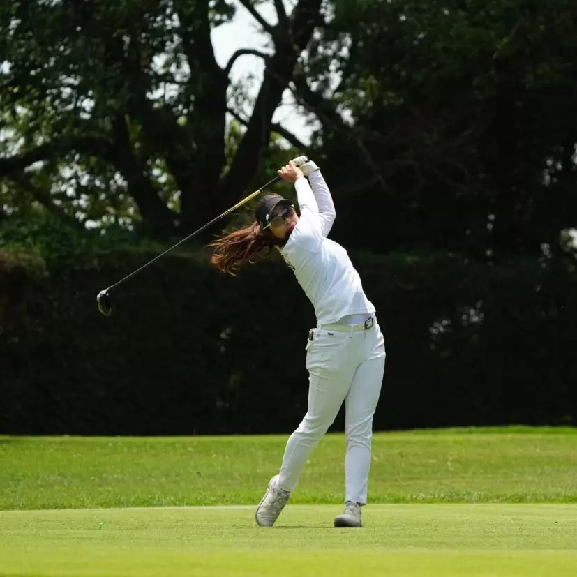 天本ハルカのドライバースイング