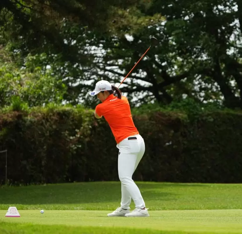 渡邉彩香ドライバースイング