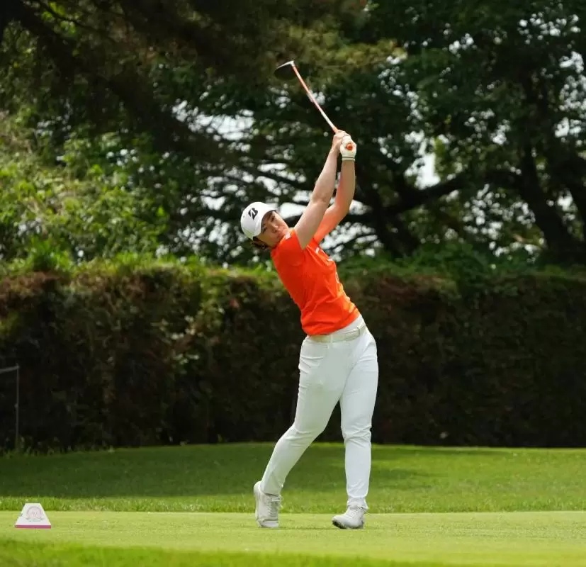 渡邉彩香ドライバースイング