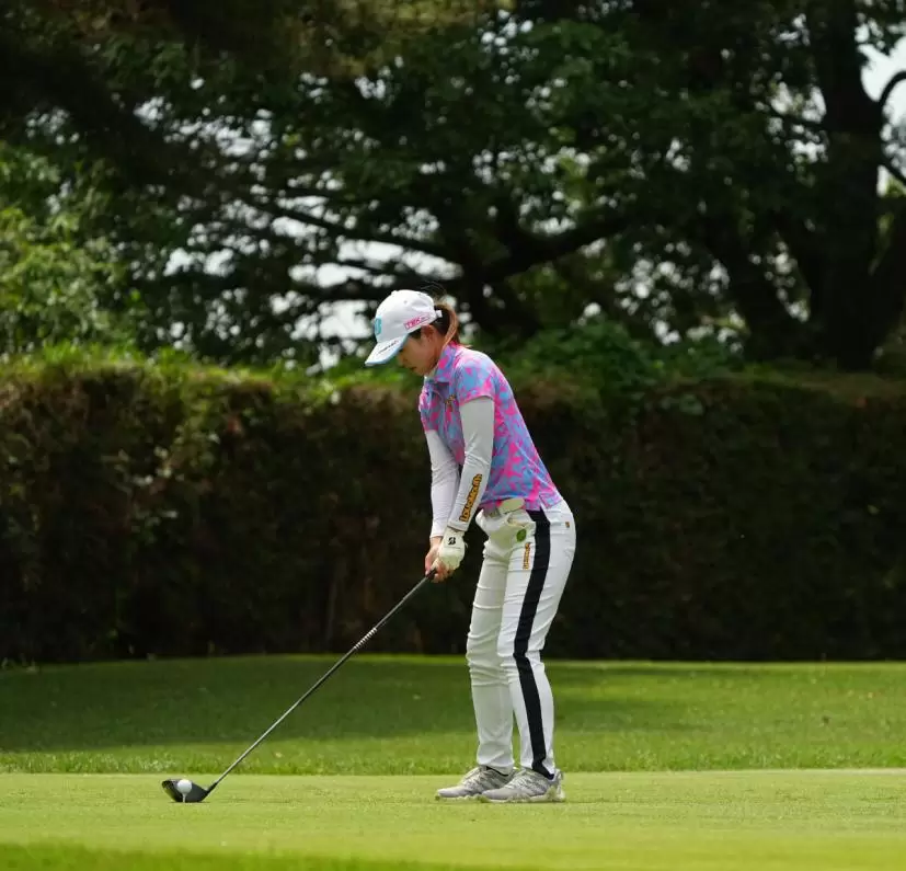 浜崎未来のドライバースイング