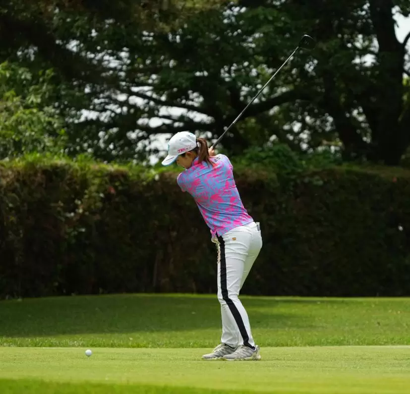 浜崎未来のドライバースイング