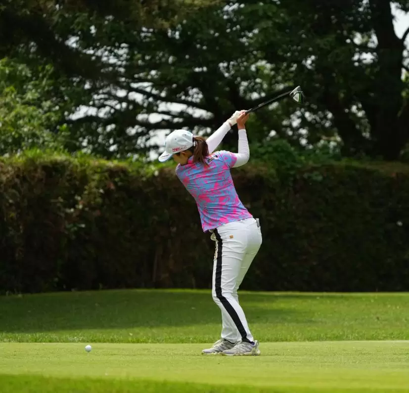 浜崎未来のドライバースイング