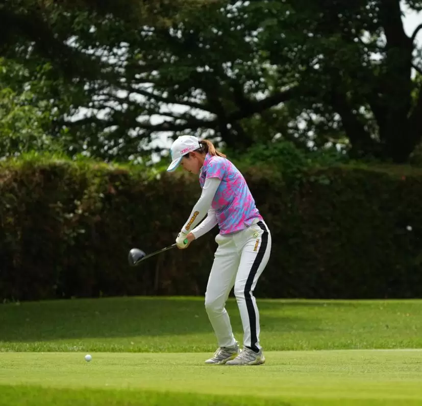 浜崎未来のドライバースイング