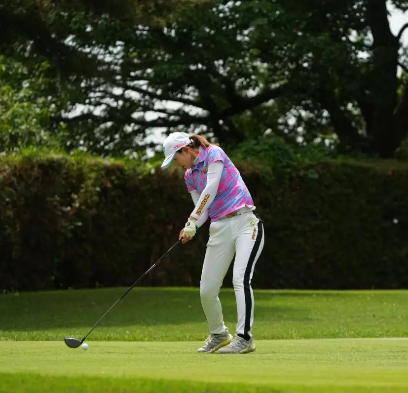 浜崎未来のドライバースイング