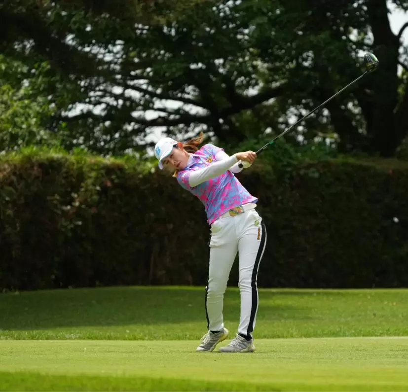 浜崎未来のドライバースイング