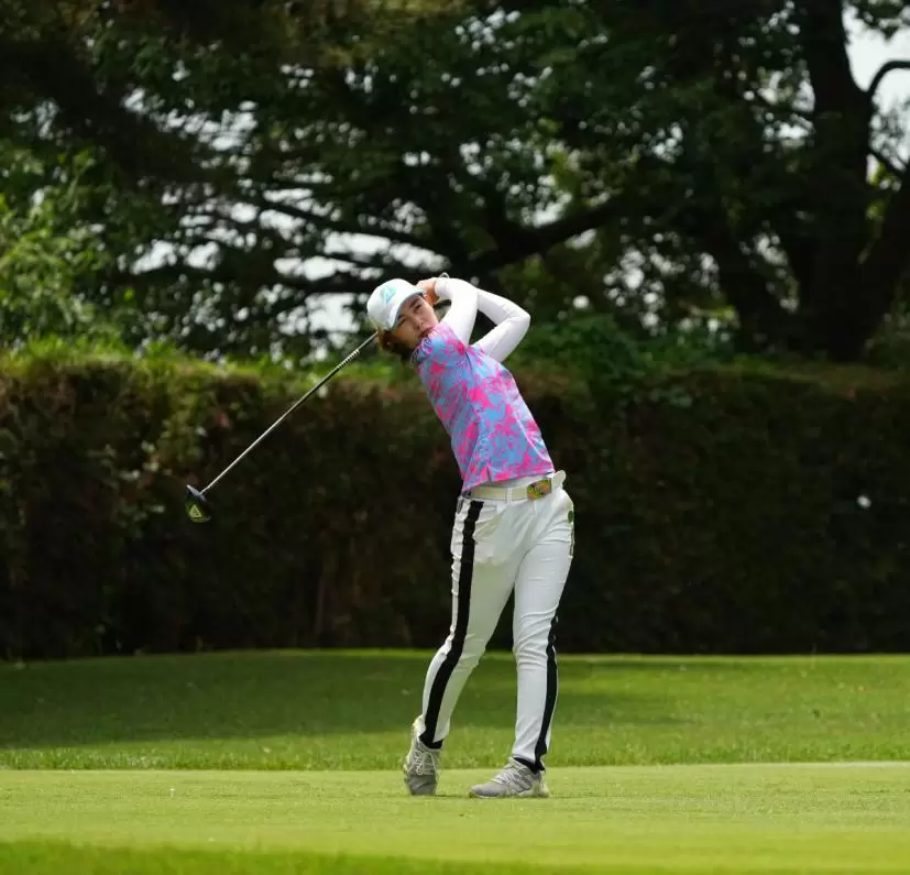 浜崎未来のドライバースイング