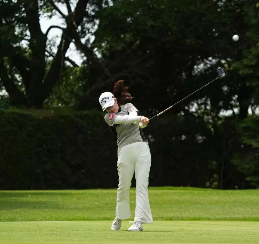 保坂真由のドライバースイング