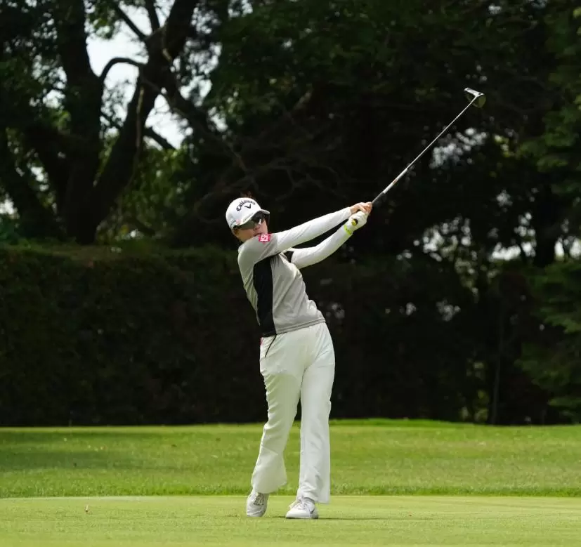 保坂真由のドライバースイング