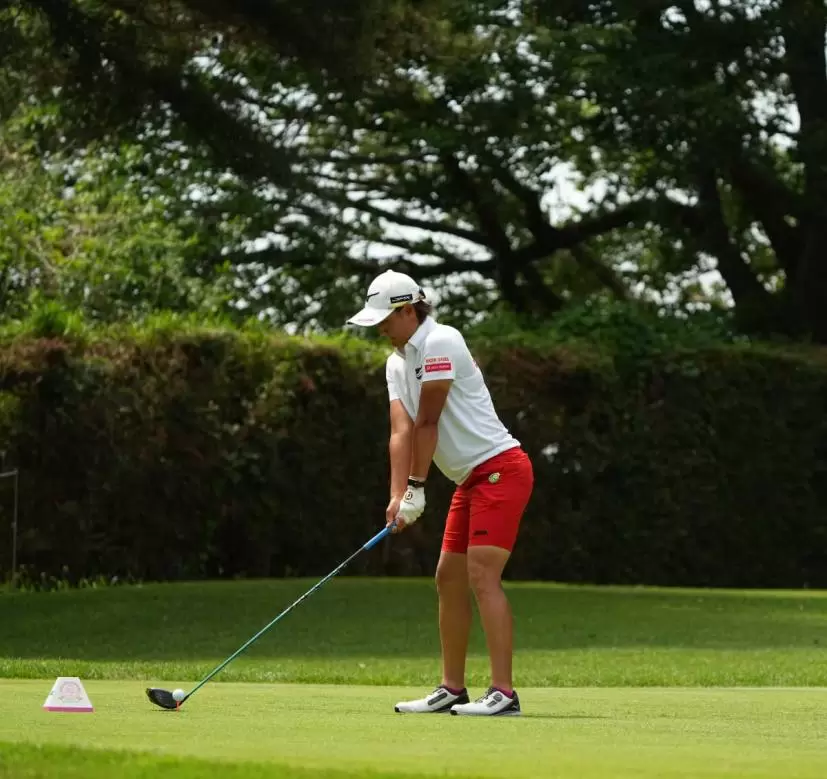 野澤真央のドライバースイング