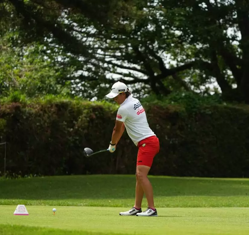 野澤真央のドライバースイング