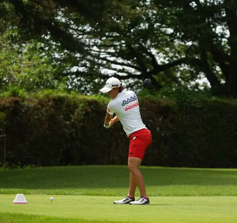 野澤真央のドライバースイング