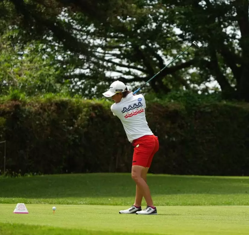 野澤真央のドライバースイング
