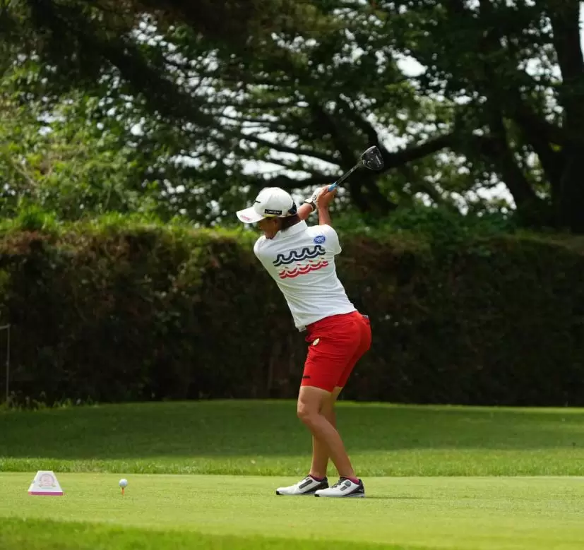 野澤真央のドライバースイング