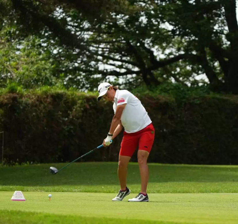 野澤真央のドライバースイング