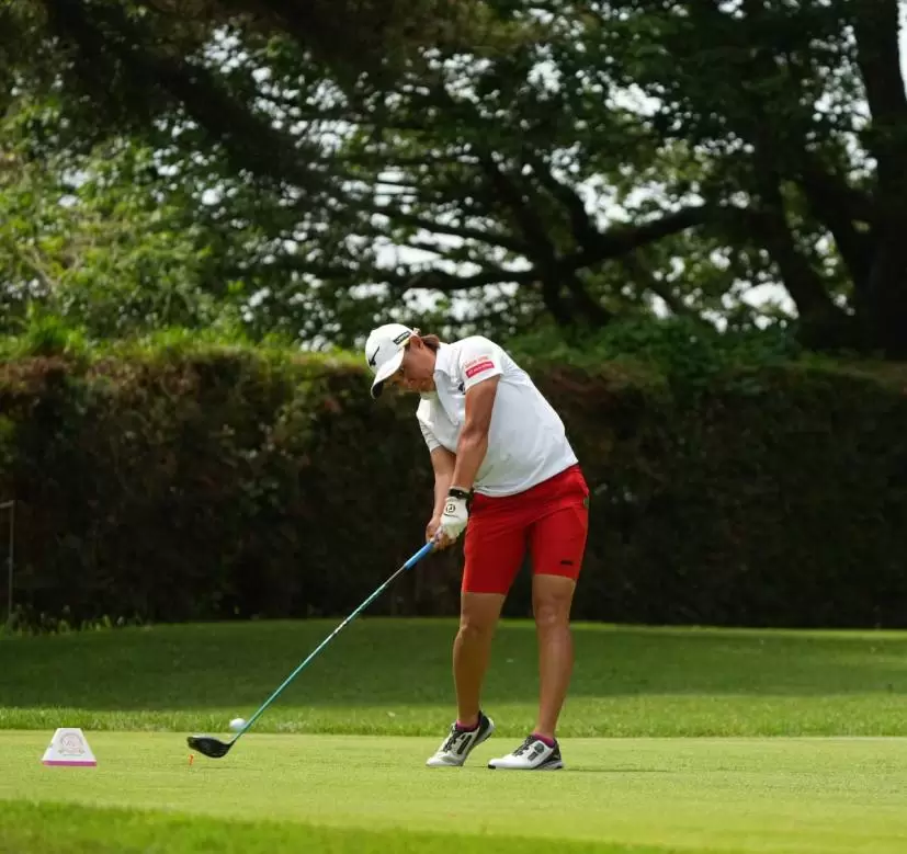 野澤真央のドライバースイング