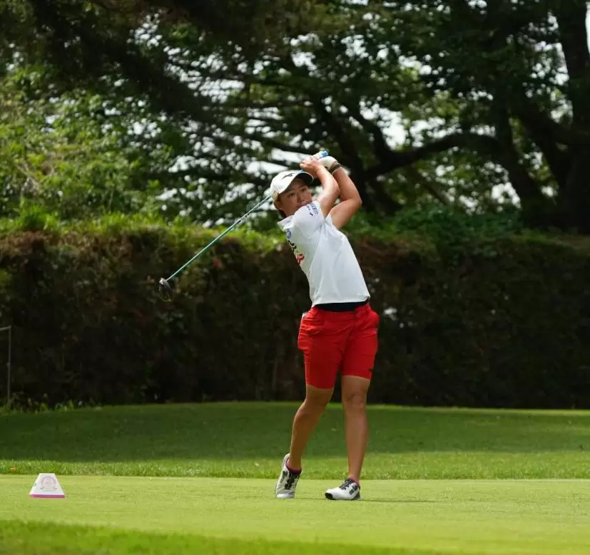 野澤真央のドライバースイング