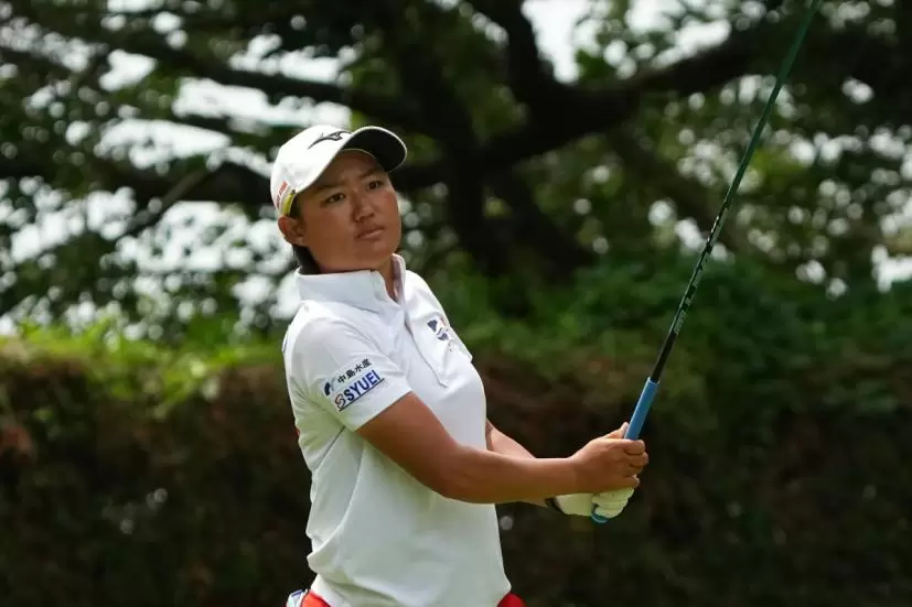 野澤真央のドライバースイング