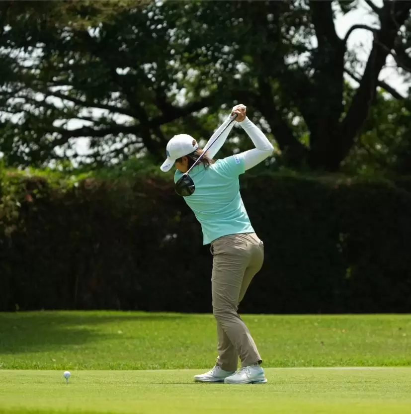 葭葉ルミのドライバースイング