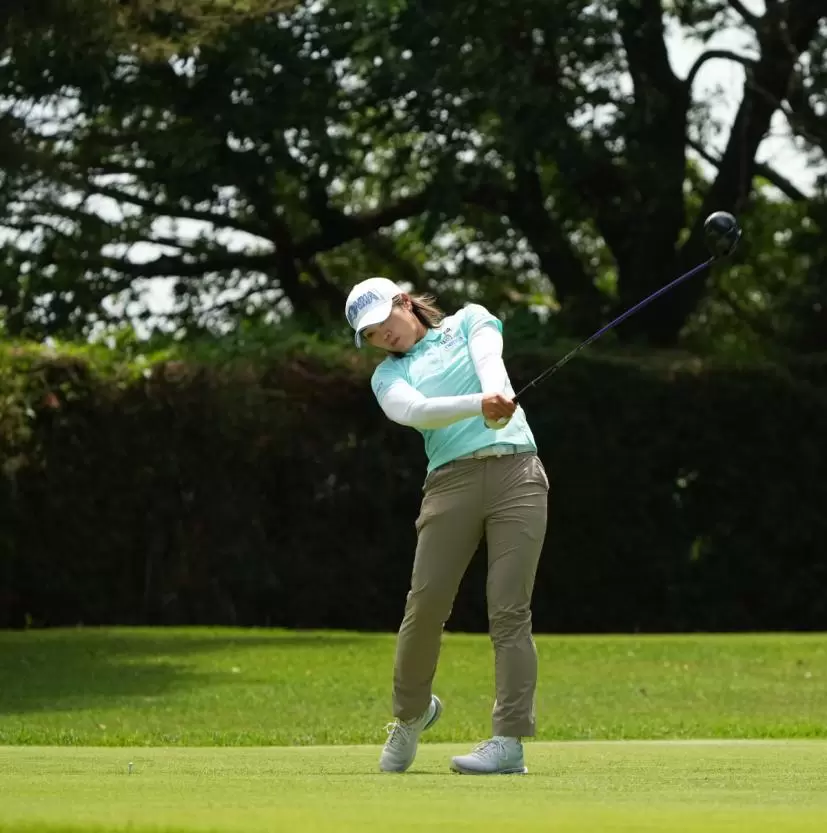 葭葉ルミのドライバースイング