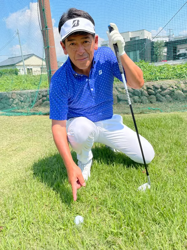 フェースとボールの間に芝が3〜4枚程度挟まるようなケースはフライヤーが起こりやすい