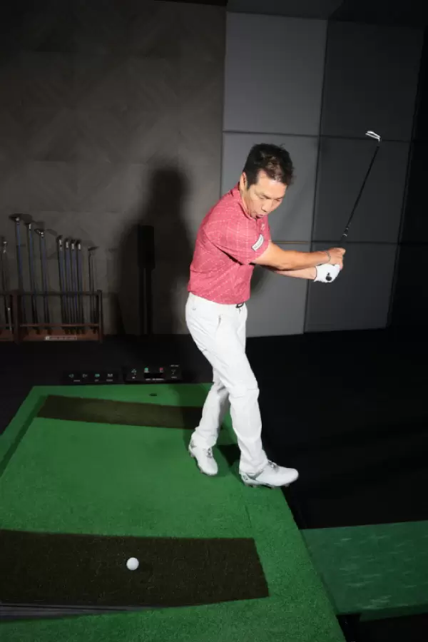 傾斜,スイング,右足を踏み出す