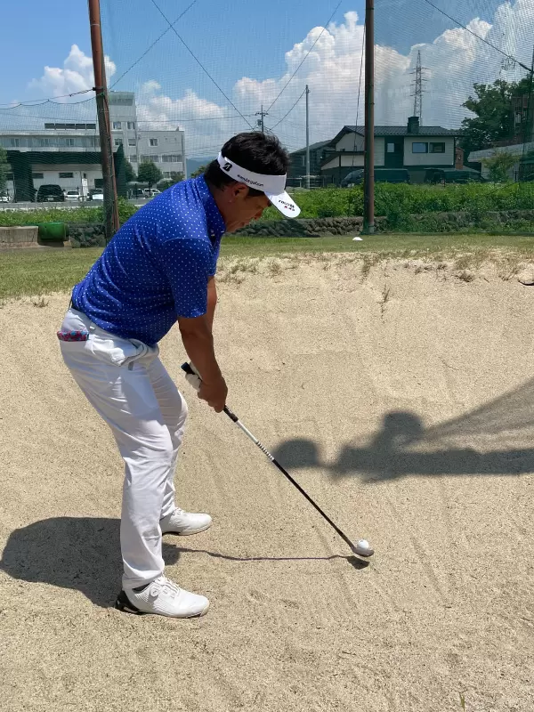 重田プロ,バンカーショット,スタンスはスクエア