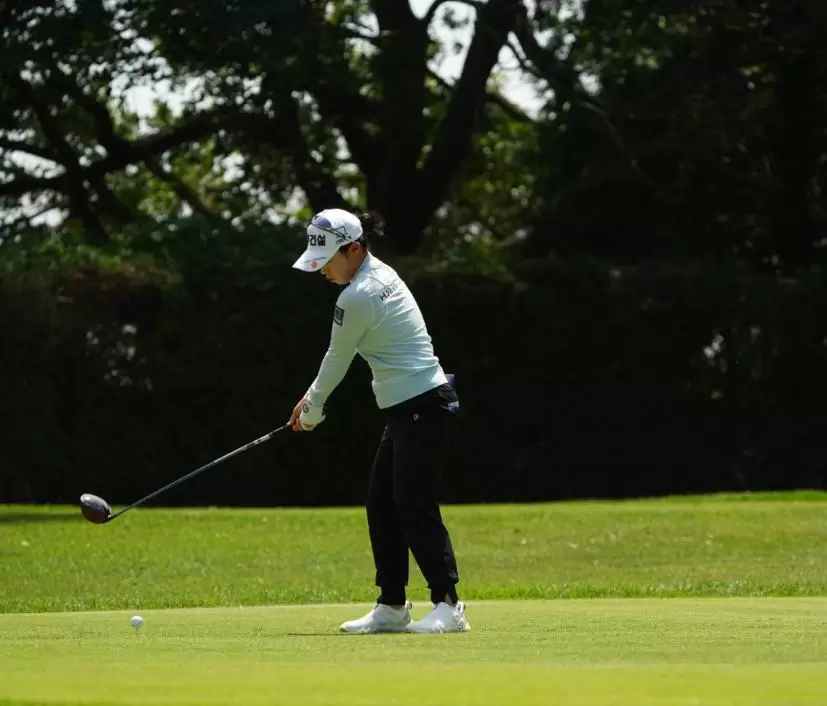 キム・スジのドライバースイング