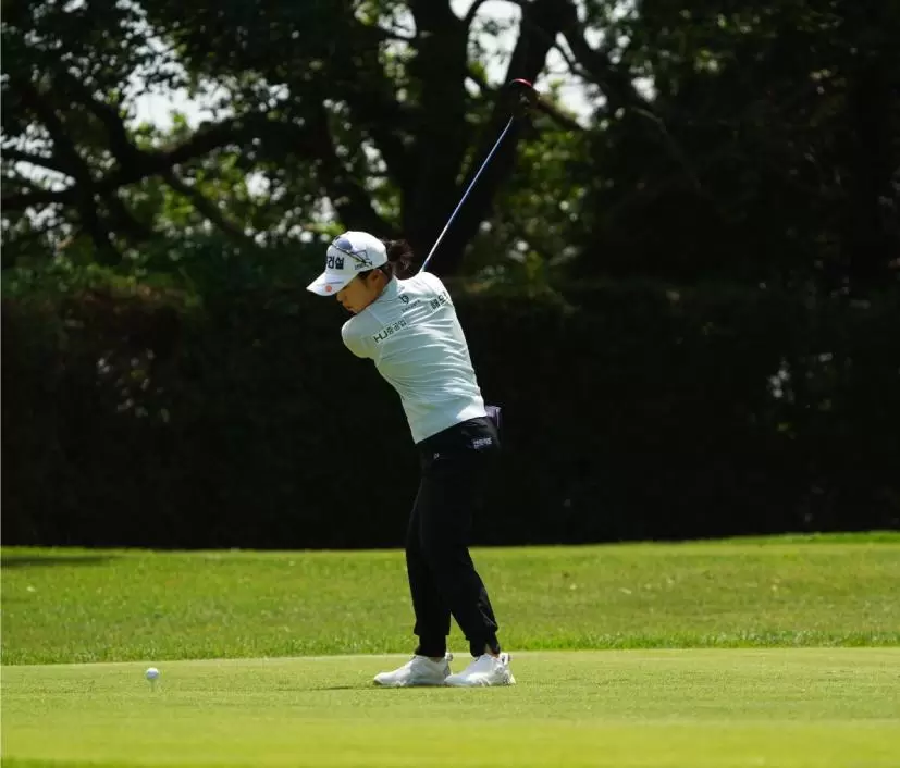 キム・スジのドライバースイング