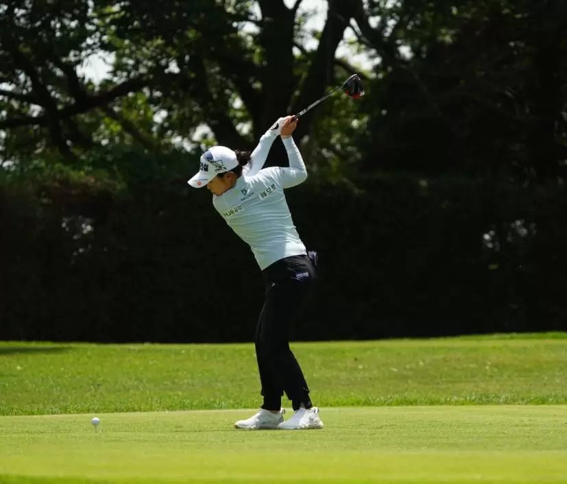 キム・スジのドライバースイング