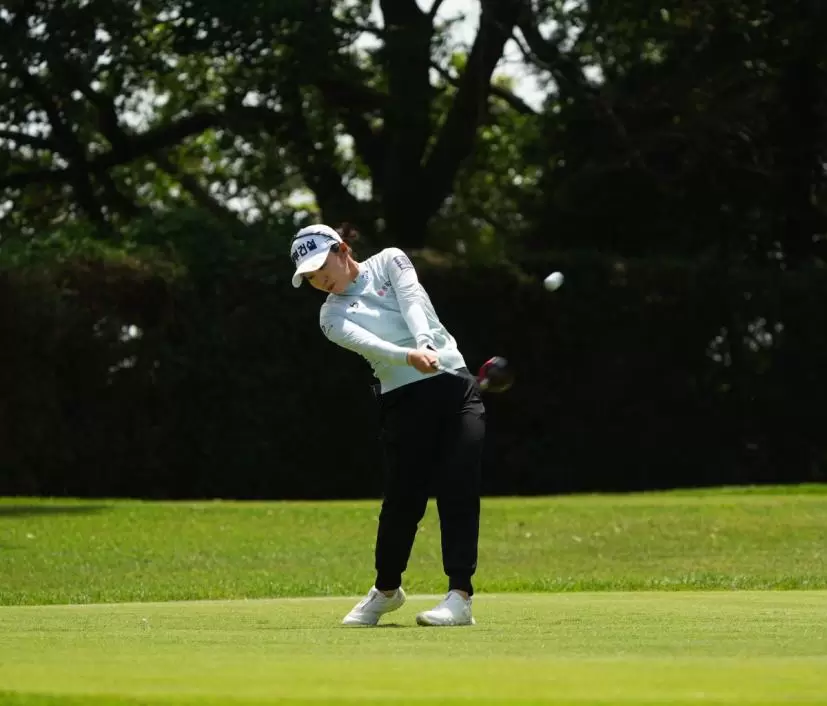 キム・スジのドライバースイング