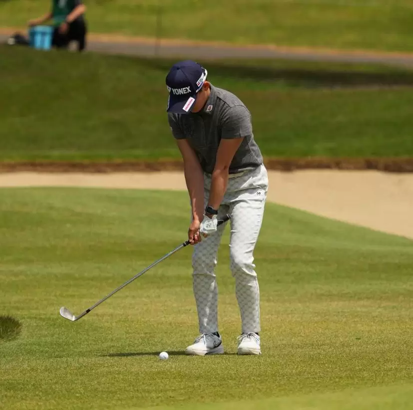 岩井明愛のウェッジスイング