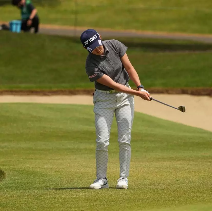 岩井明愛のウェッジスイング